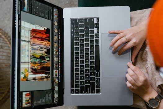 Top 8 E-Commerce Trends Reshaping Shopping in 2024: AI, AR, and More