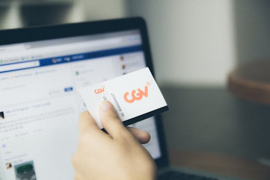 How Social Media Revolutionizes Online Shopping: Trends & Insights for 2023