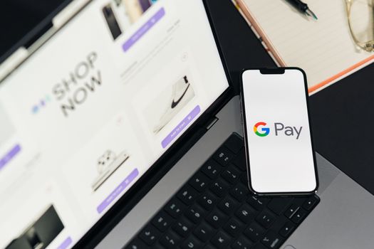 2024 E-Commerce Payment Trends: Digital Wallets, BNPL & Crypto Insights