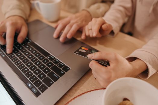 Boost E-Commerce Sales: How Customer Data Drives Product Design